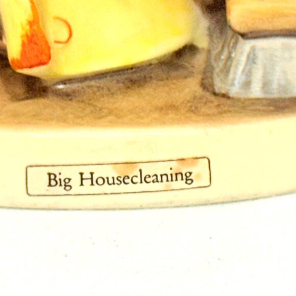 Goebel Hummel #363 Big Housecleaning - TMK5- West Germany (1970s) - Picture 10 of 12